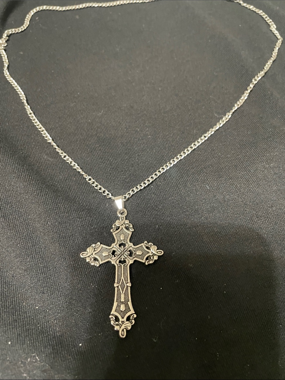 Style Silver tone Cross Pendant Necklace - Silver